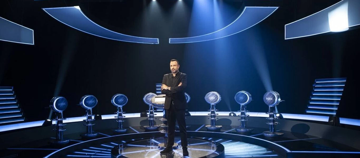 «Ο πιο αδύναμος κρίκος»: Ο Τ.Τρύφωνος έγδυσε παίκτη και έκανε... μαθήματα πεταλούδας - «Φωτιά» τα σχόλια (βίντεο)